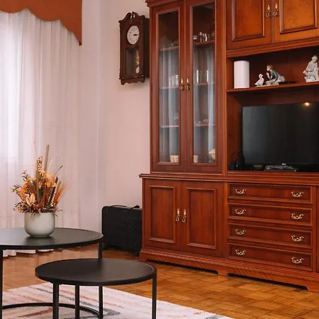 Apartment El Piso De La Abuela By *
